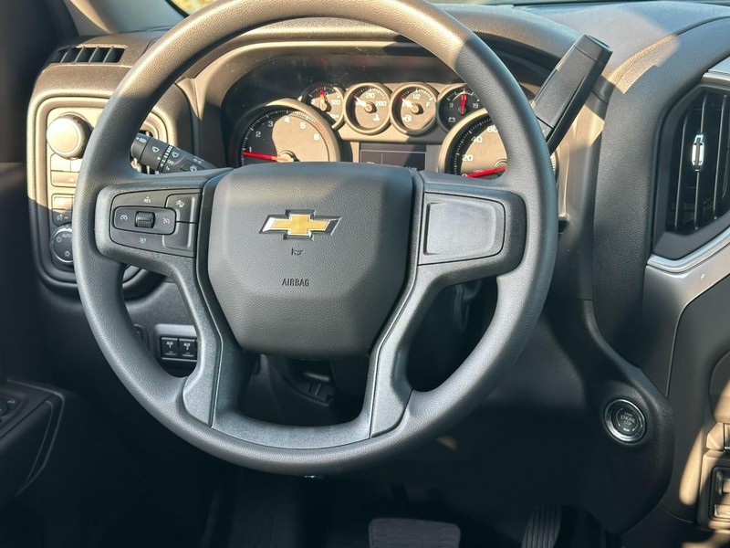 Chevrolet Silverado 2500HD Vehicle Full-screen Gallery Image 6