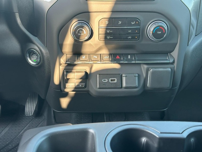 Chevrolet Silverado 2500HD Vehicle Full-screen Gallery Image 8