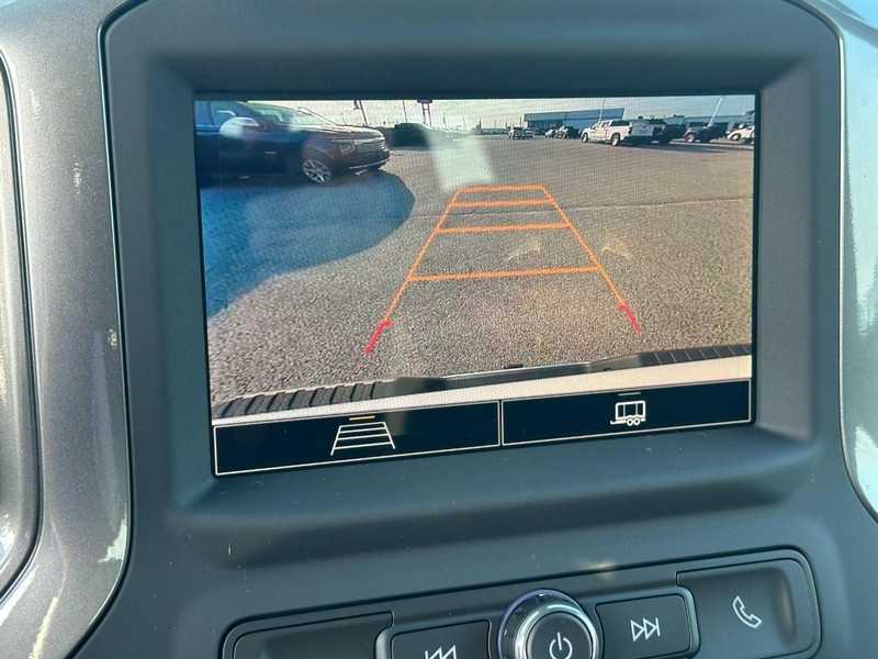 Chevrolet Silverado 2500HD Vehicle Full-screen Gallery Image 13