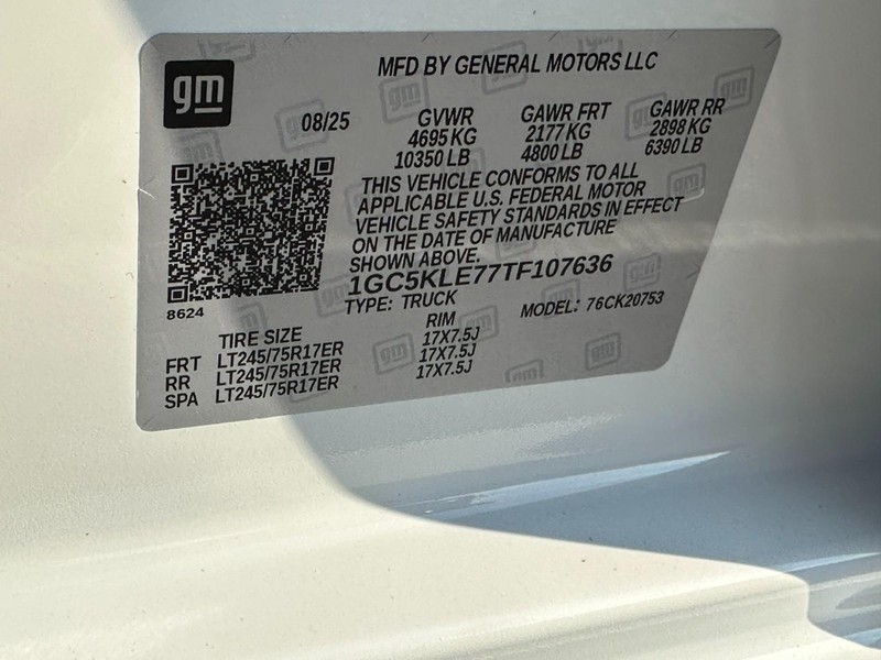 Chevrolet Silverado 2500HD Vehicle Full-screen Gallery Image 14