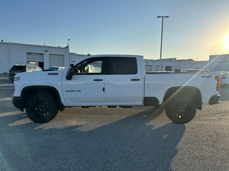 Chevrolet Silverado 2500HD Vehicle Full-screen Gallery Image 2