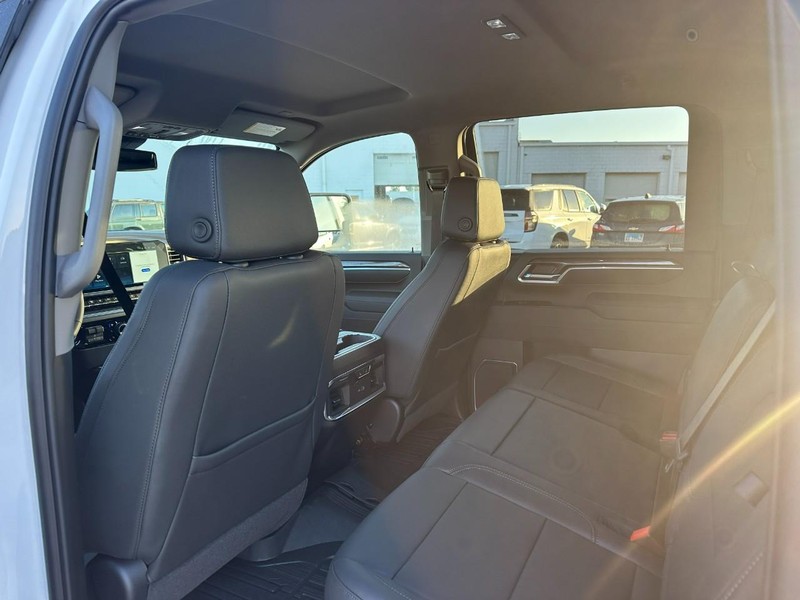 Chevrolet Silverado 2500HD Vehicle Full-screen Gallery Image 4