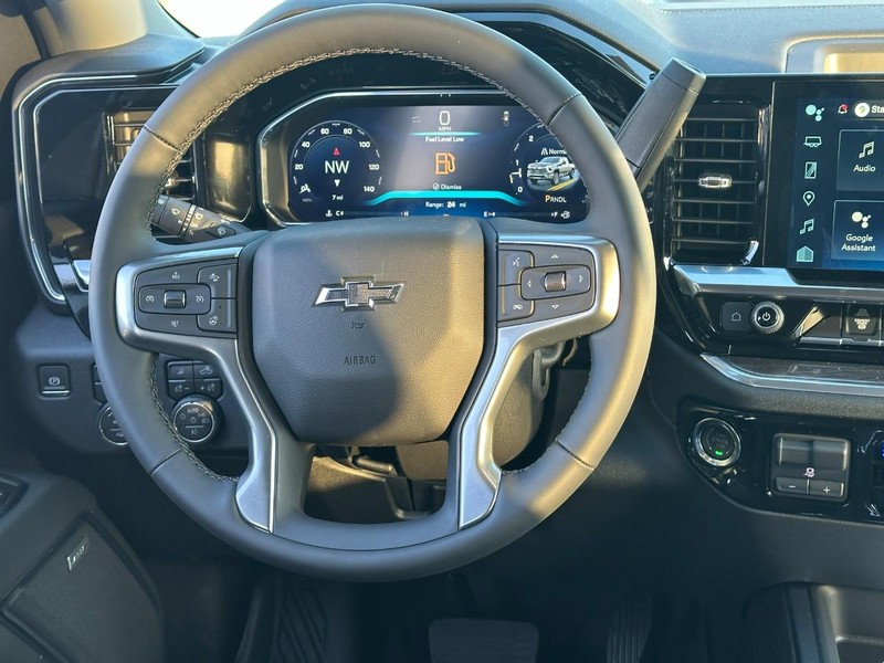 Chevrolet Silverado 2500HD Vehicle Full-screen Gallery Image 6