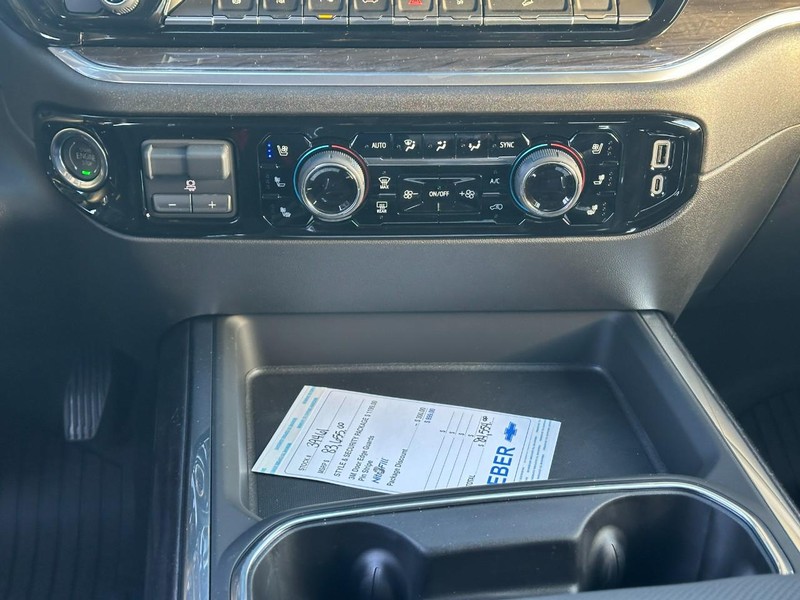 Chevrolet Silverado 2500HD Vehicle Full-screen Gallery Image 8