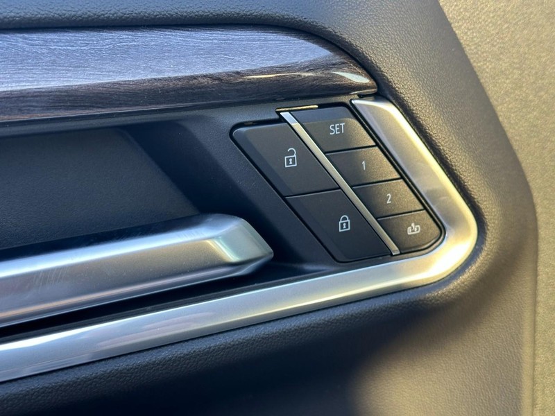 Chevrolet Silverado 2500HD Vehicle Full-screen Gallery Image 10