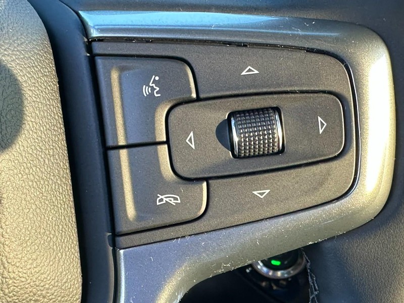 Chevrolet Silverado 2500HD Vehicle Full-screen Gallery Image 13