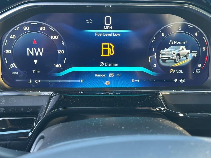 Chevrolet Silverado 2500HD Vehicle Full-screen Gallery Image 14