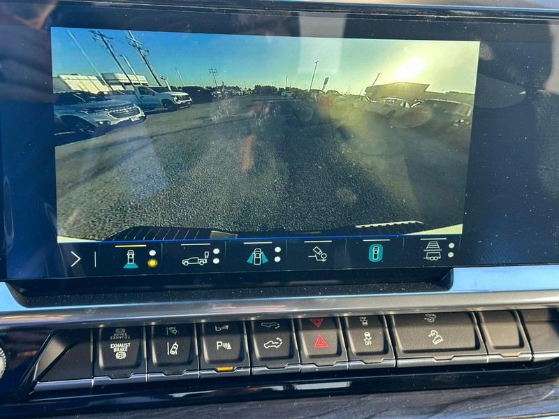 Chevrolet Silverado 2500HD Vehicle Full-screen Gallery Image 16