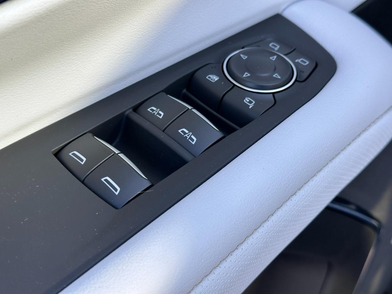 Chevrolet Tahoe Vehicle Full-screen Gallery Image 14