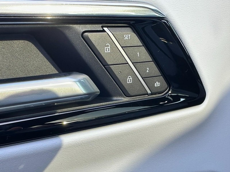 Chevrolet Tahoe Vehicle Full-screen Gallery Image 15