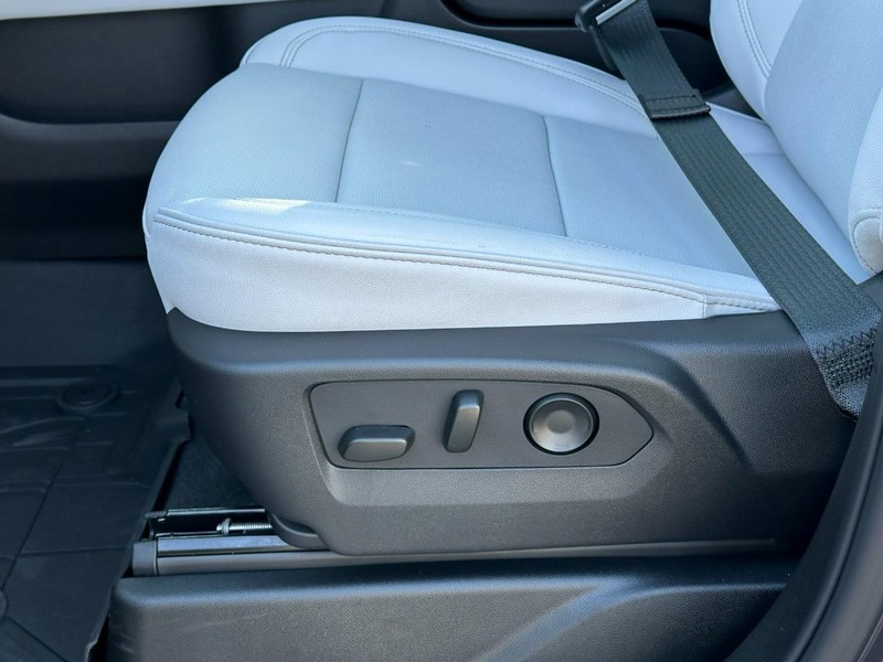 Chevrolet Tahoe Vehicle Full-screen Gallery Image 16