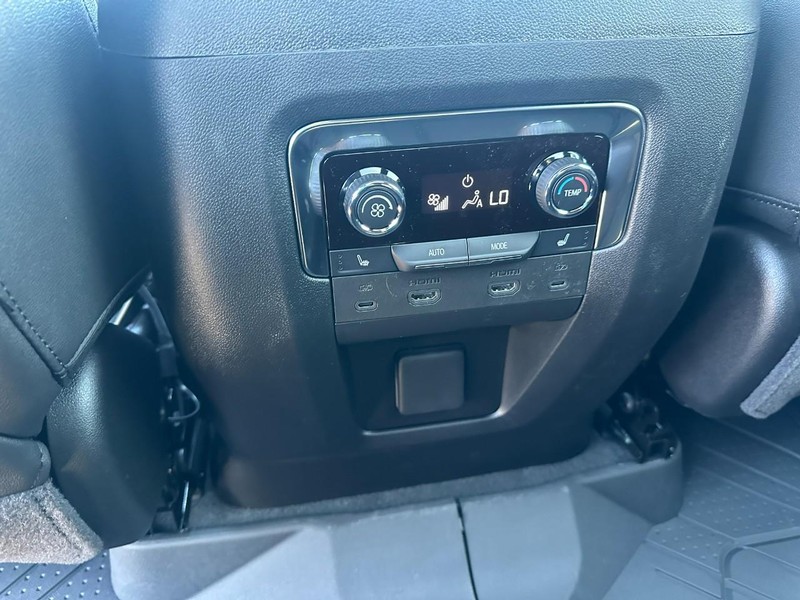 Chevrolet Tahoe Vehicle Full-screen Gallery Image 7