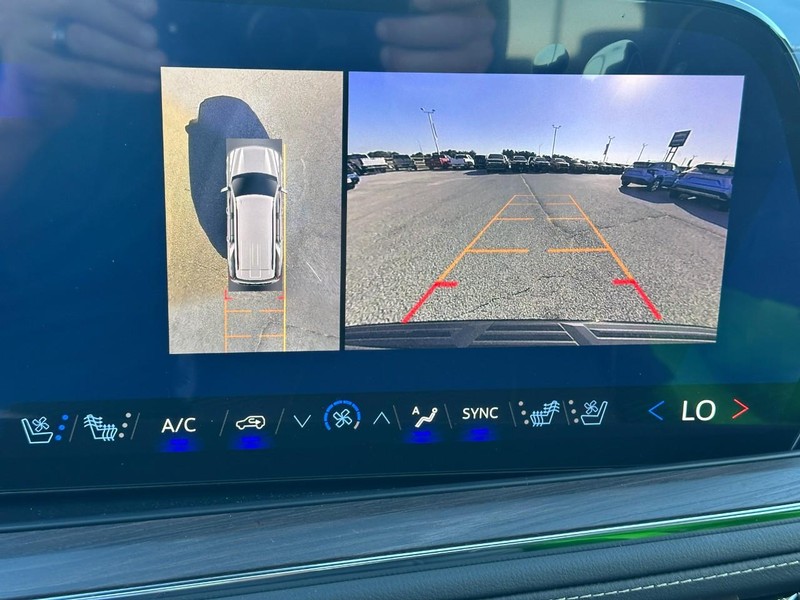 Chevrolet Tahoe Vehicle Full-screen Gallery Image 21