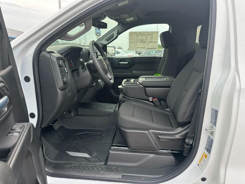 Chevrolet Silverado 1500 Vehicle Full-screen Gallery Image 4