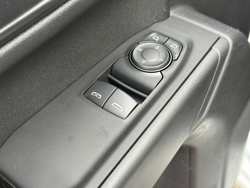 Chevrolet Silverado 1500 Vehicle Full-screen Gallery Image 6