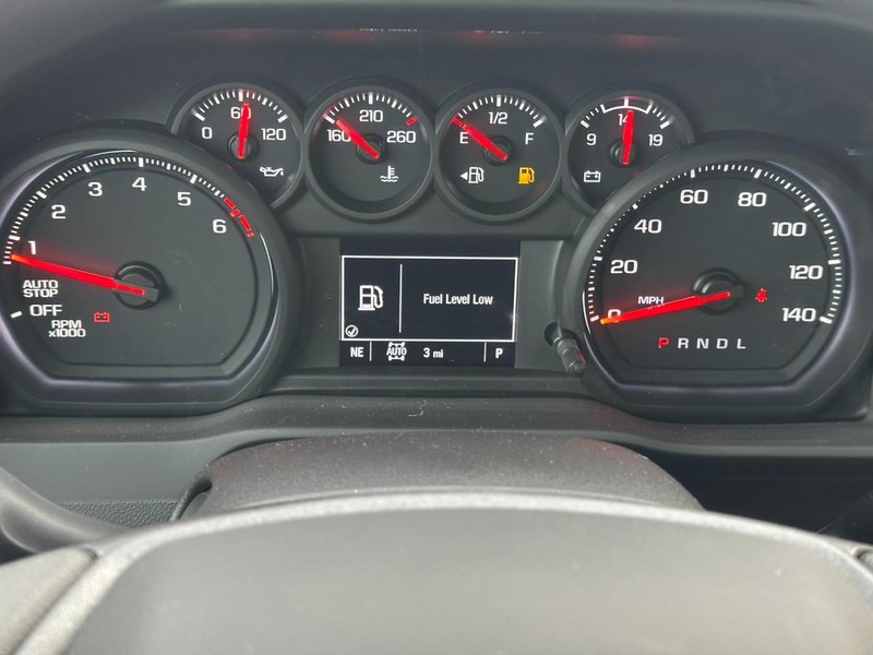 Chevrolet Silverado 1500 Vehicle Full-screen Gallery Image 9