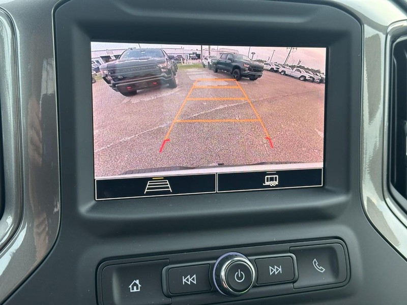 Chevrolet Silverado 1500 Vehicle Full-screen Gallery Image 12