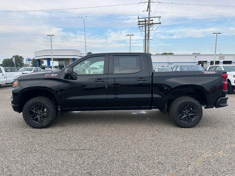 Chevrolet Silverado 1500 Vehicle Full-screen Gallery Image 2