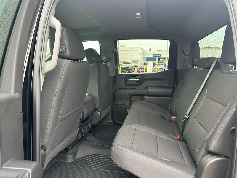 Chevrolet Silverado 1500 Vehicle Full-screen Gallery Image 4