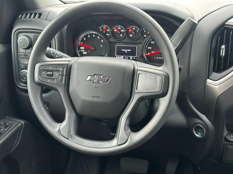 Chevrolet Silverado 1500 Vehicle Full-screen Gallery Image 6