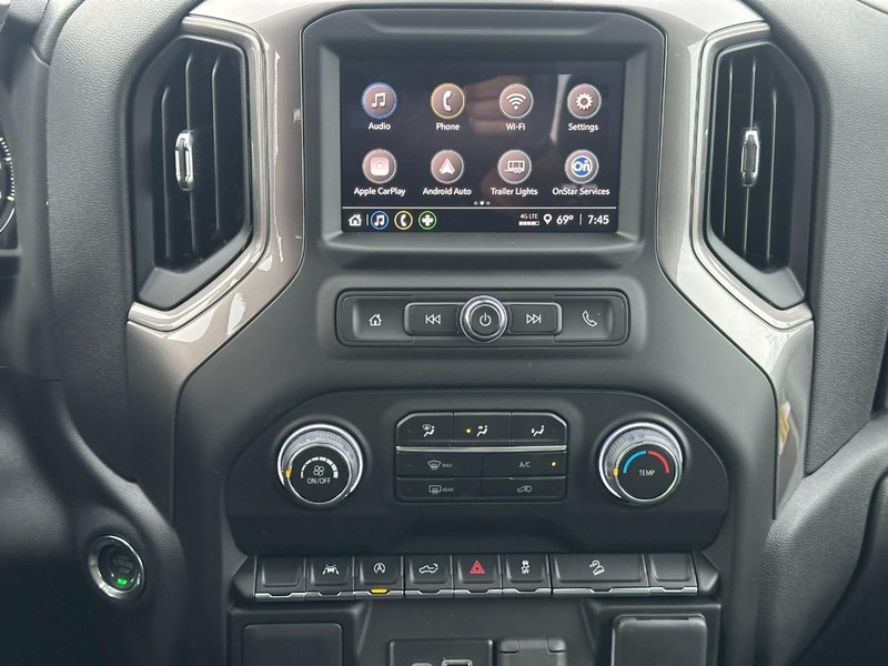 Chevrolet Silverado 1500 Vehicle Full-screen Gallery Image 7