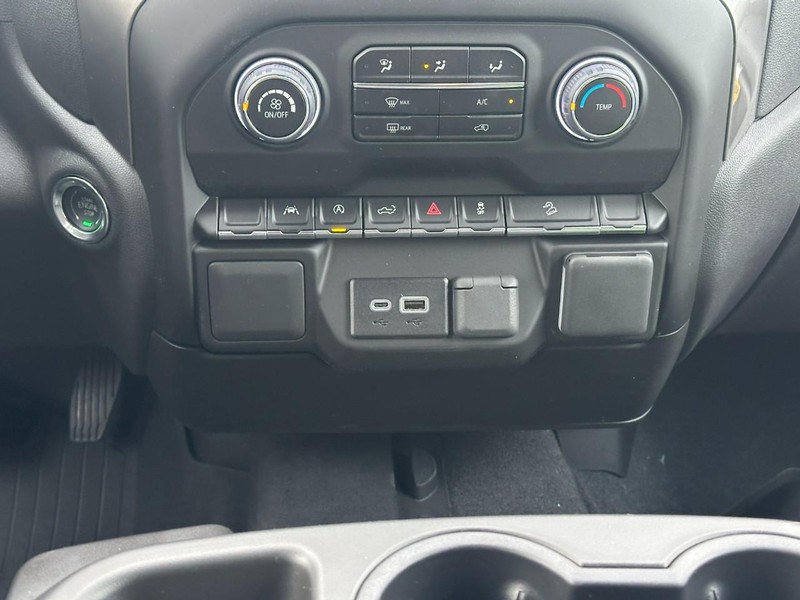 Chevrolet Silverado 1500 Vehicle Full-screen Gallery Image 8