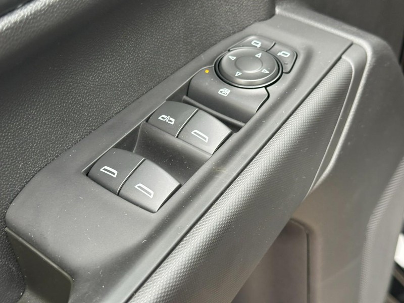 Chevrolet Silverado 1500 Vehicle Full-screen Gallery Image 9