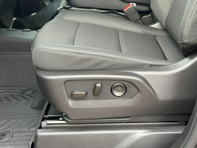 Chevrolet Silverado 1500 Vehicle Full-screen Gallery Image 10