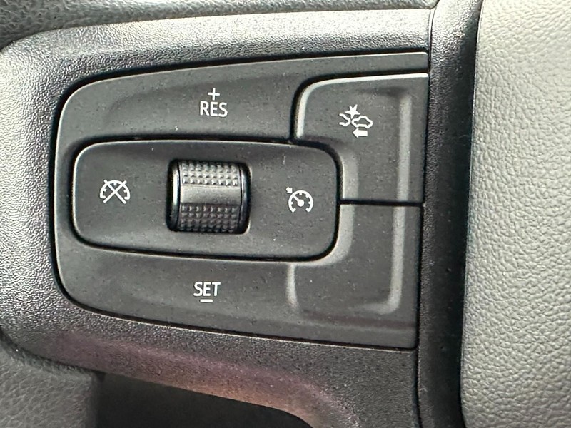 Chevrolet Silverado 1500 Vehicle Full-screen Gallery Image 11