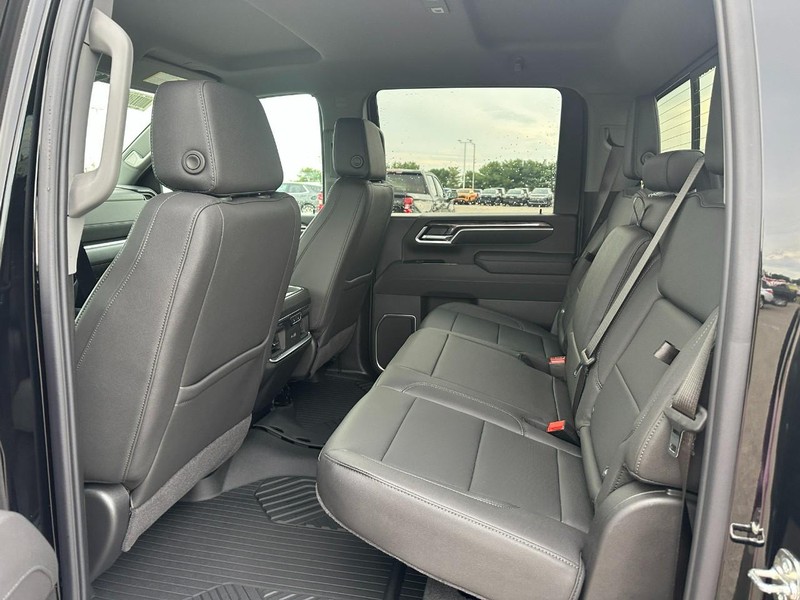 Chevrolet Silverado 2500HD Vehicle Full-screen Gallery Image 4