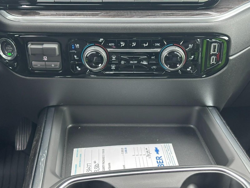 Chevrolet Silverado 2500HD Vehicle Full-screen Gallery Image 7