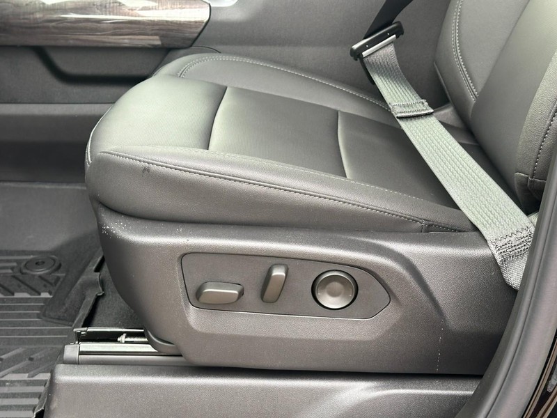 Chevrolet Silverado 2500HD Vehicle Full-screen Gallery Image 10