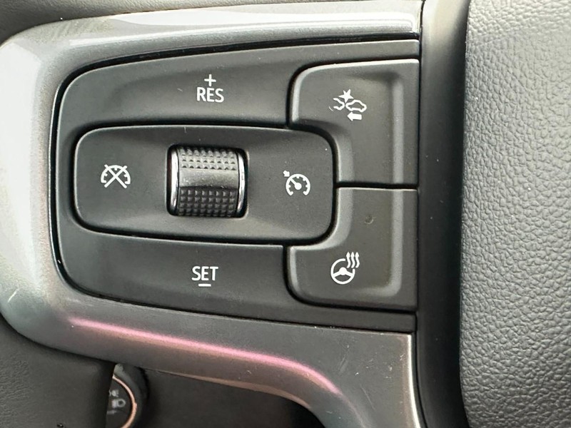 Chevrolet Silverado 2500HD Vehicle Full-screen Gallery Image 11