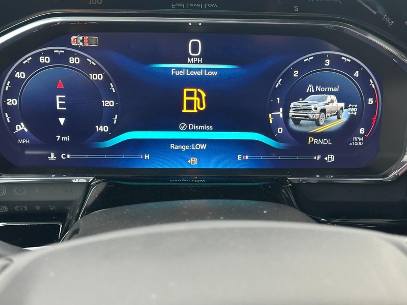 Chevrolet Silverado 2500HD Vehicle Full-screen Gallery Image 13