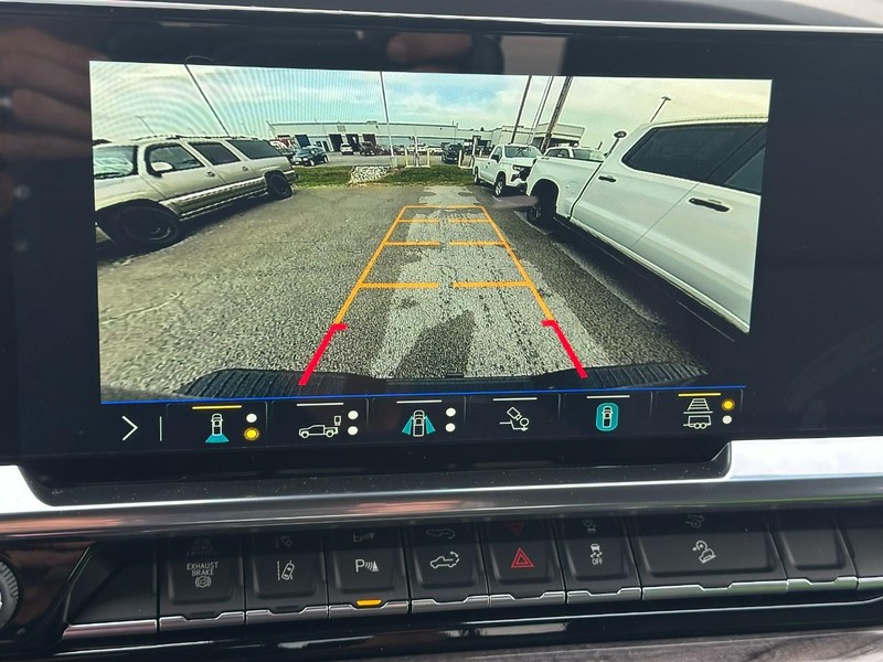 Chevrolet Silverado 2500HD Vehicle Full-screen Gallery Image 16