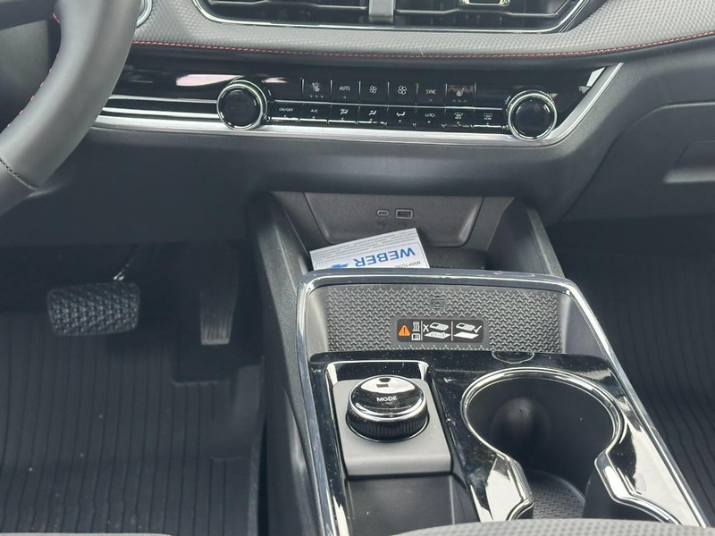 Chevrolet Equinox Vehicle Full-screen Gallery Image 8