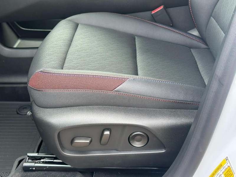 Chevrolet Equinox Vehicle Full-screen Gallery Image 10