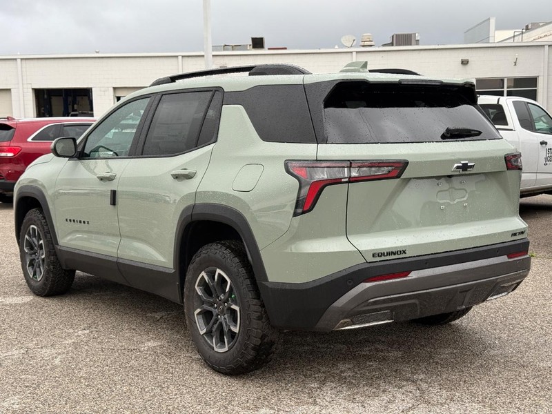 Chevrolet Equinox Vehicle Full-screen Gallery Image 3