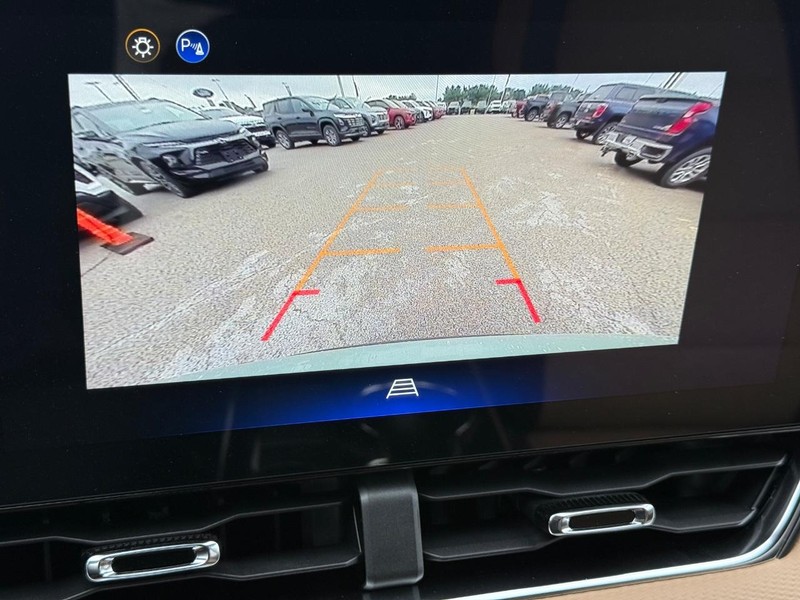 Chevrolet Equinox Vehicle Full-screen Gallery Image 12