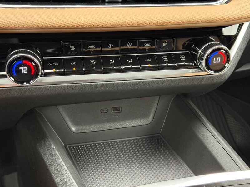 Chevrolet Equinox Vehicle Full-screen Gallery Image 13