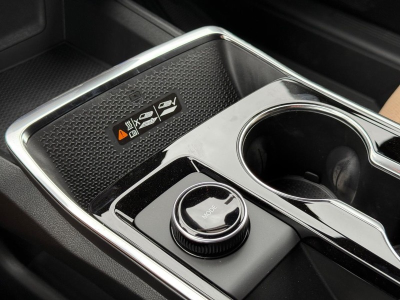 Chevrolet Equinox Vehicle Full-screen Gallery Image 14