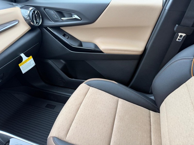 Chevrolet Equinox Vehicle Full-screen Gallery Image 15