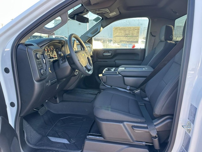 Chevrolet Silverado 2500HD Vehicle Full-screen Gallery Image 4