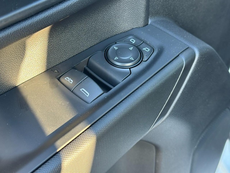 Chevrolet Silverado 2500HD Vehicle Full-screen Gallery Image 6