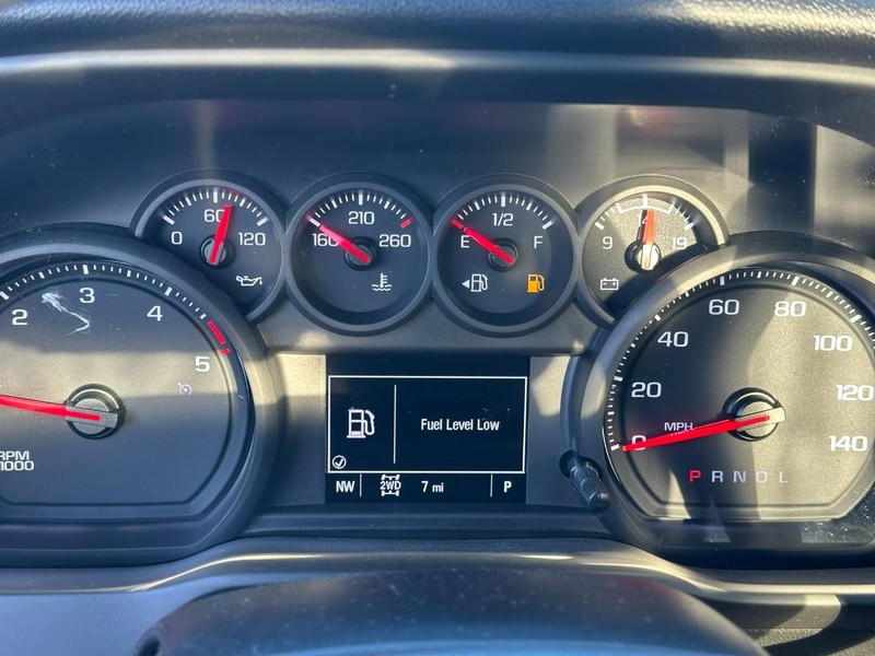 Chevrolet Silverado 2500HD Vehicle Full-screen Gallery Image 9