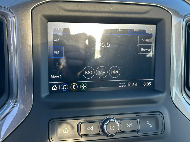 Chevrolet Silverado 2500HD Vehicle Full-screen Gallery Image 10