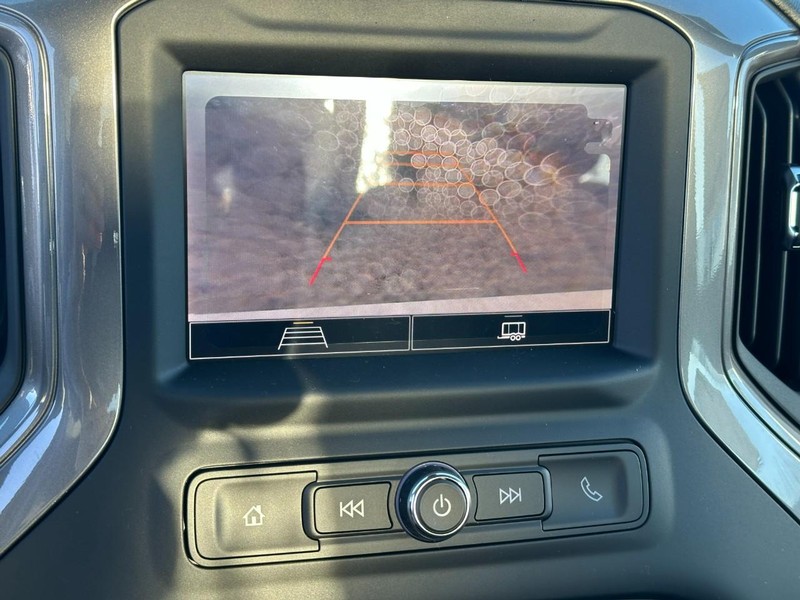 Chevrolet Silverado 2500HD Vehicle Full-screen Gallery Image 12