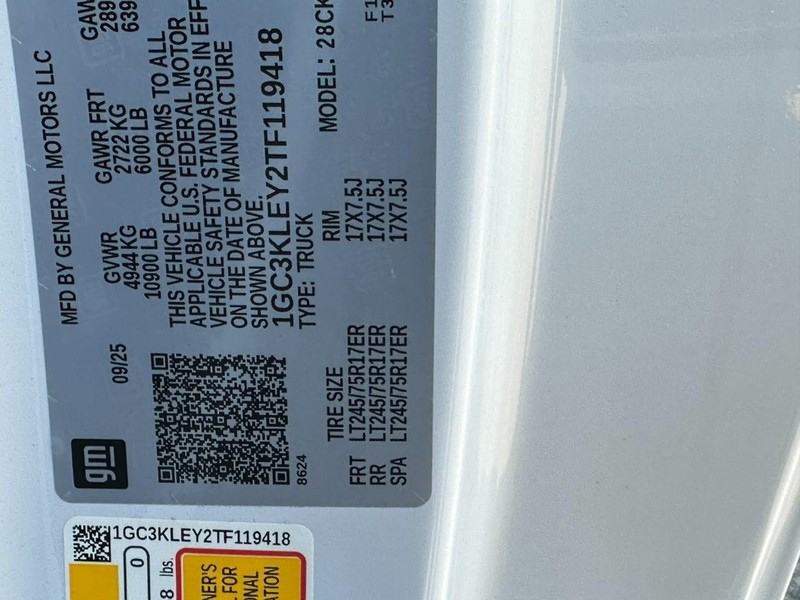 Chevrolet Silverado 2500HD Vehicle Full-screen Gallery Image 13