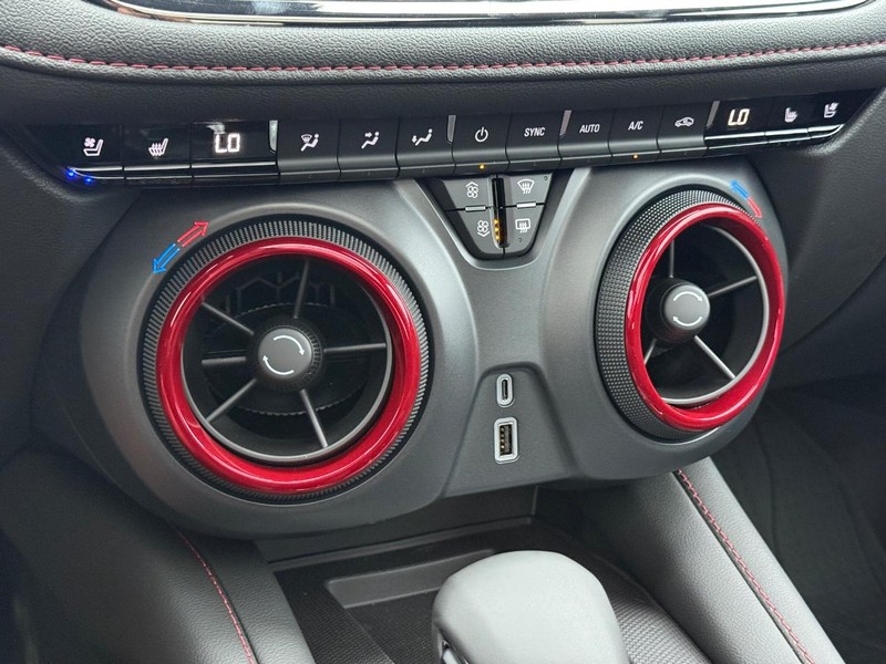 Chevrolet Blazer Vehicle Full-screen Gallery Image 14