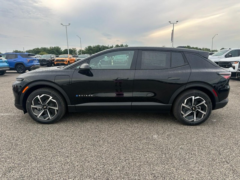 Chevrolet Equinox EV Vehicle Full-screen Gallery Image 2